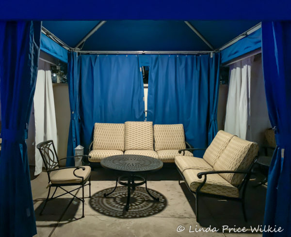 A photo of the cabanas at the Éilan hotel pool area.